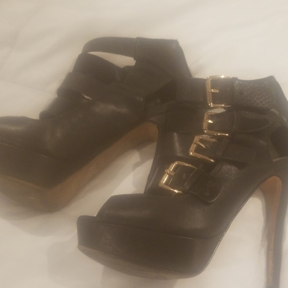 Black aldo heels with buckles
